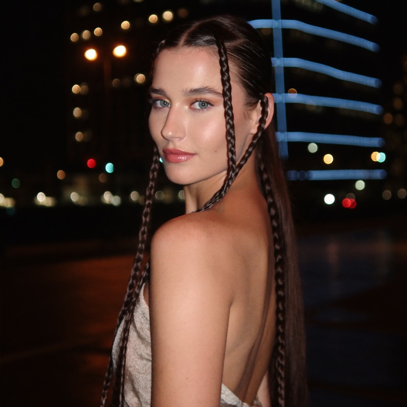 Look de noche con extensiones de pelo
